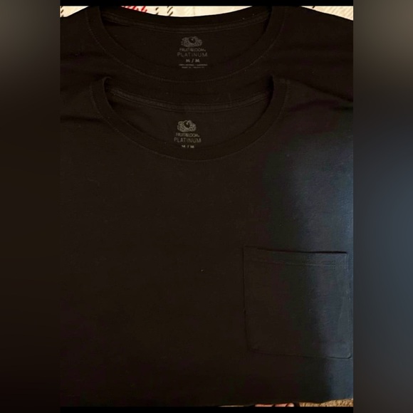 2 Fruit of Loom Men’s shirts - Picture 3 of 6